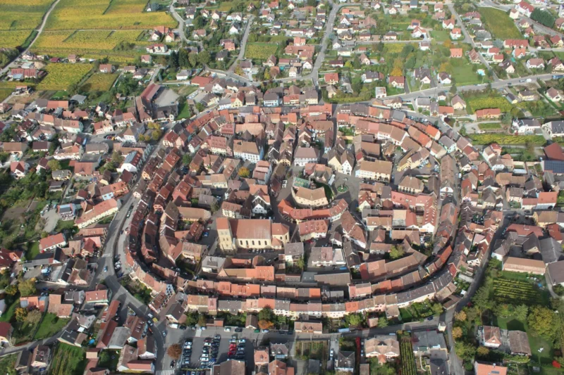 Ce village alsacien caché semble tout droit sorti d'un conte de fées, préparez-vous à être émerveillés