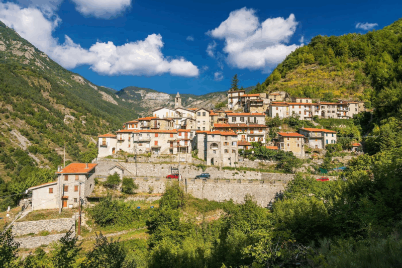 Ce village français caché de 120 âmes élu parmi les plus beaux du monde, découvrez son secret fascinant