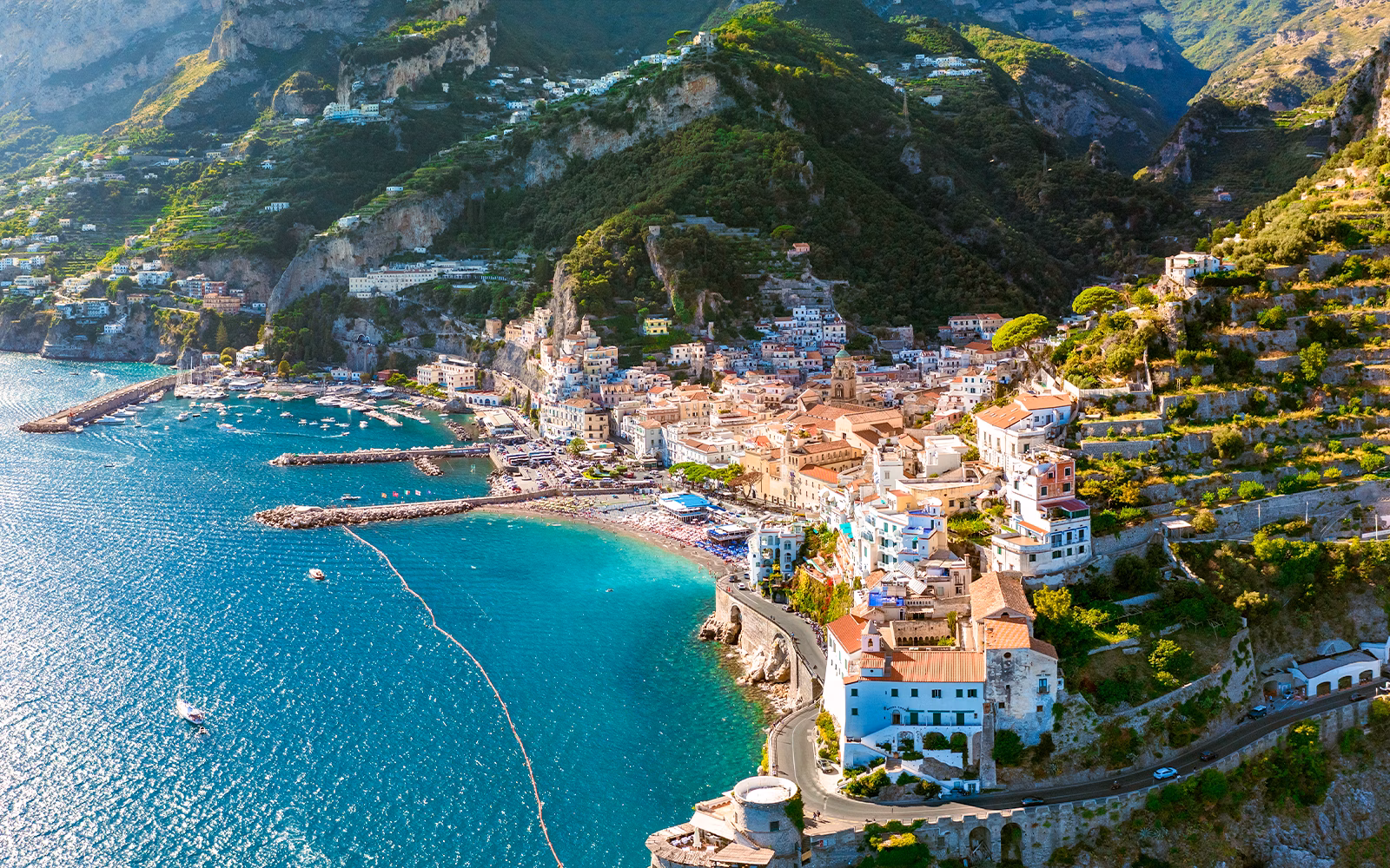 Ce village secret de la Côte Amalfitaine émerveille par sa beauté cachée et ses falaises vertigineuses