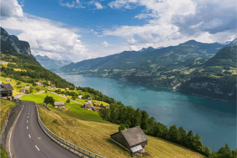 Découvrez l'itinéraire secret pour un road trip inoubliable en Suisse entre lacs et montagnes
