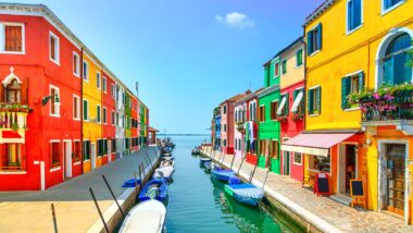 Escapade italienne l’île la plus colorée du monde à seulement 1h40 de Paris 4