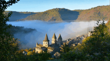 Un village caché en France émerveille le monde entier par sa beauté incroyable