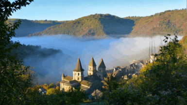 Un village caché en France émerveille le monde entier par sa beauté incroyable