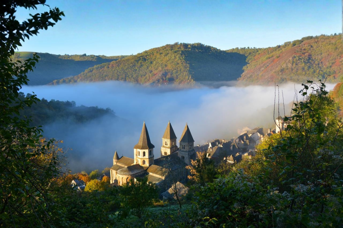 Un village caché en France émerveille le monde entier par sa beauté incroyable