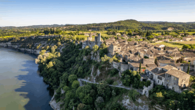 Un village médiéval du Gard cache un secret incroyable qui émerveillera les visiteurs