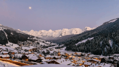 Ce village alpin cache un secret bien-être qui attire les yogis du monde entier
