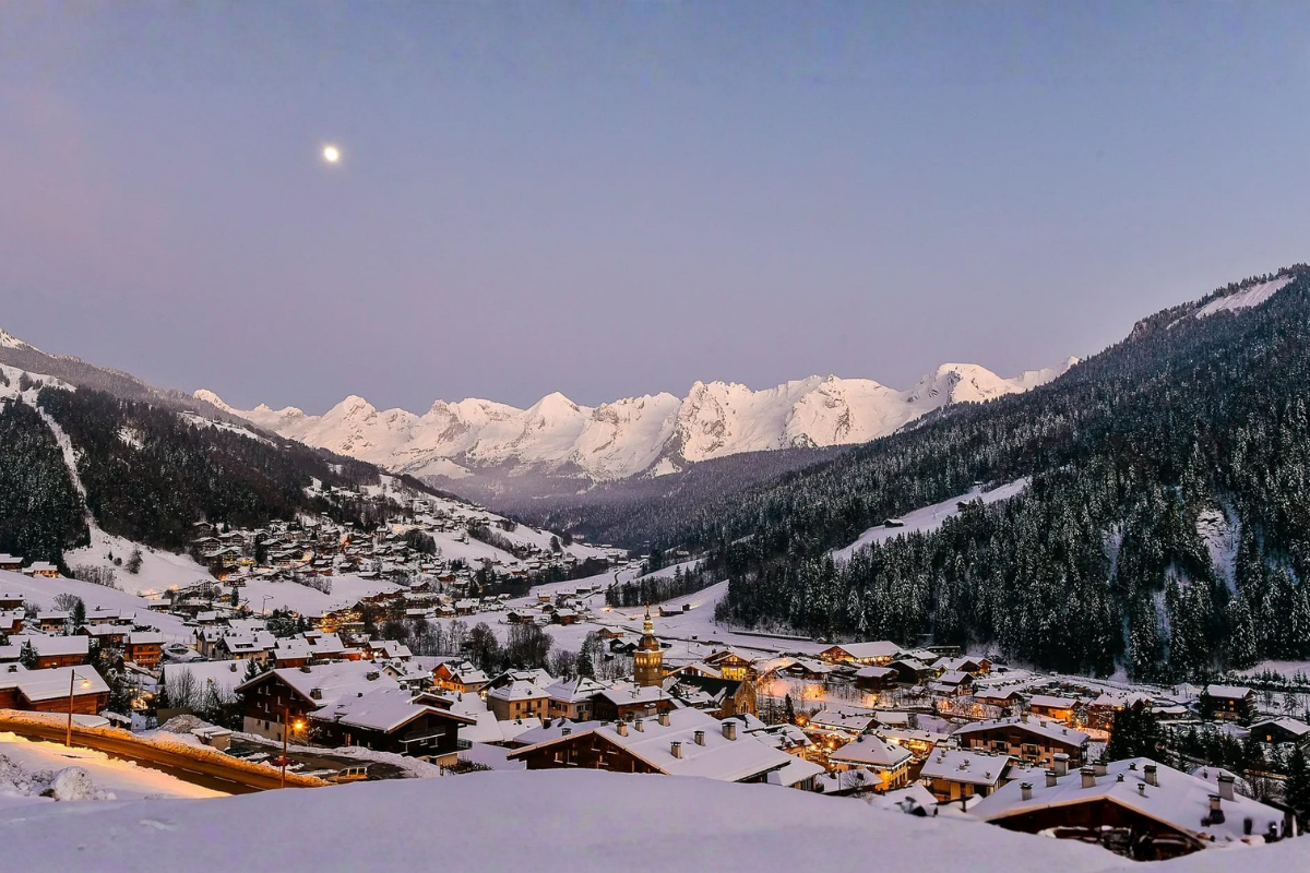 Ce village alpin cache un secret bien-être qui attire les yogis du monde entier