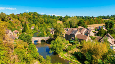 Ce village caché promet une vie de rêve avec seulement 1000 € par mois, le secret enfin révélé