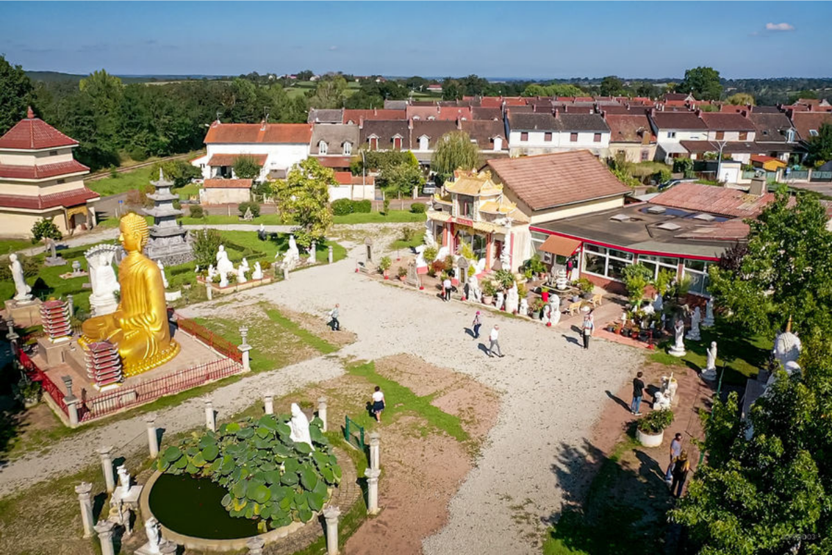 Ce village français cache un secret asiatique incroyable qui va vous émerveiller