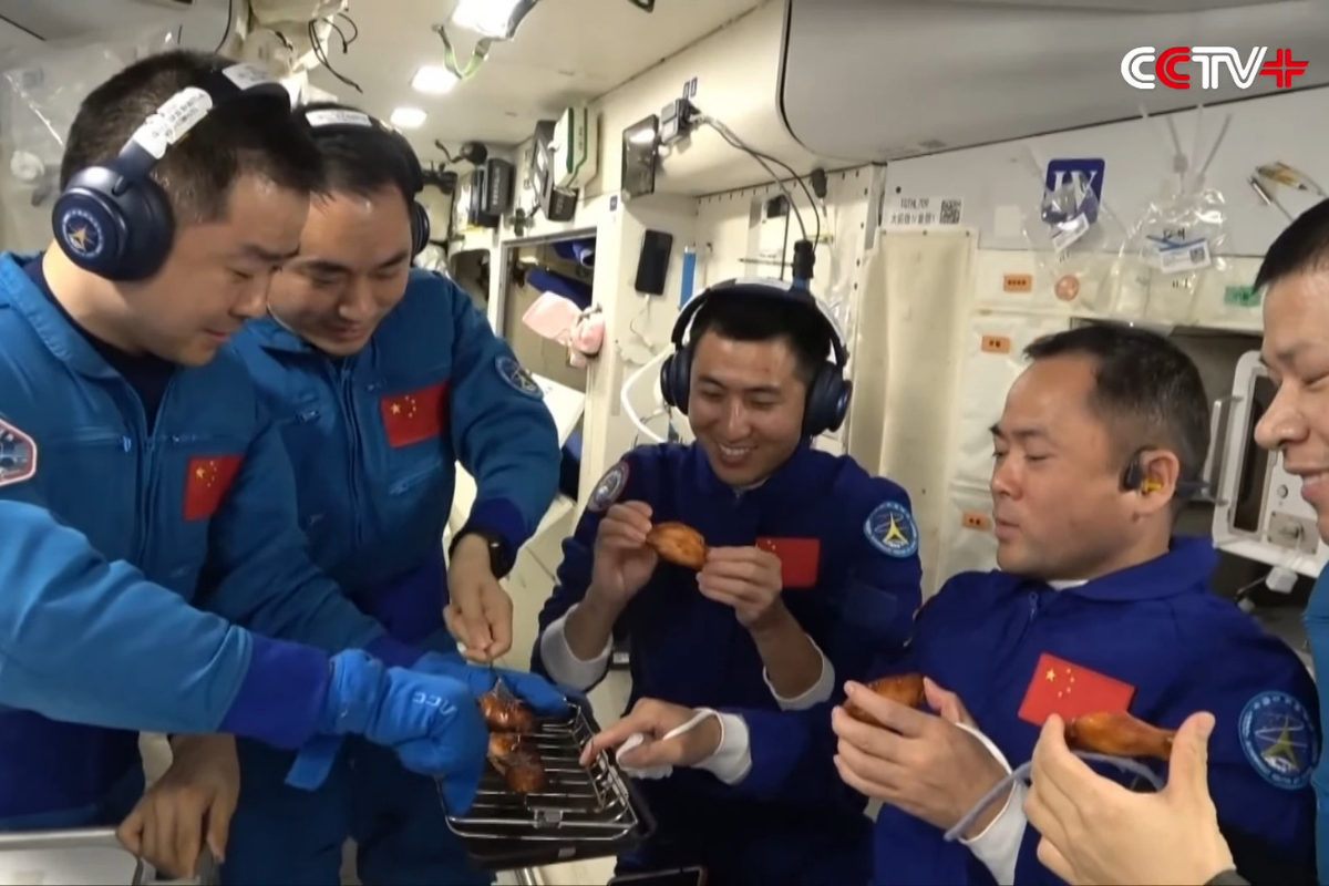 Des astronautes chinois savourent un barbecue en apesanteur à bord de leur station spatiale