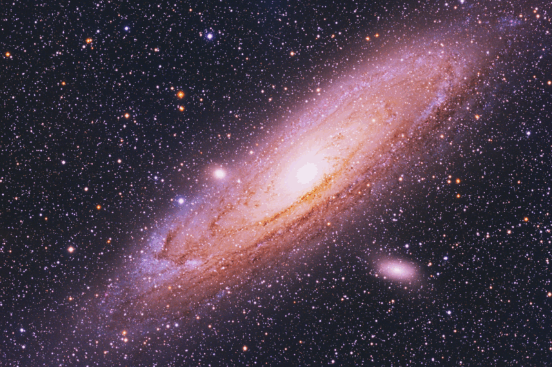 La galaxie d'Andromède freine ses voisines bien avant leur chute finale