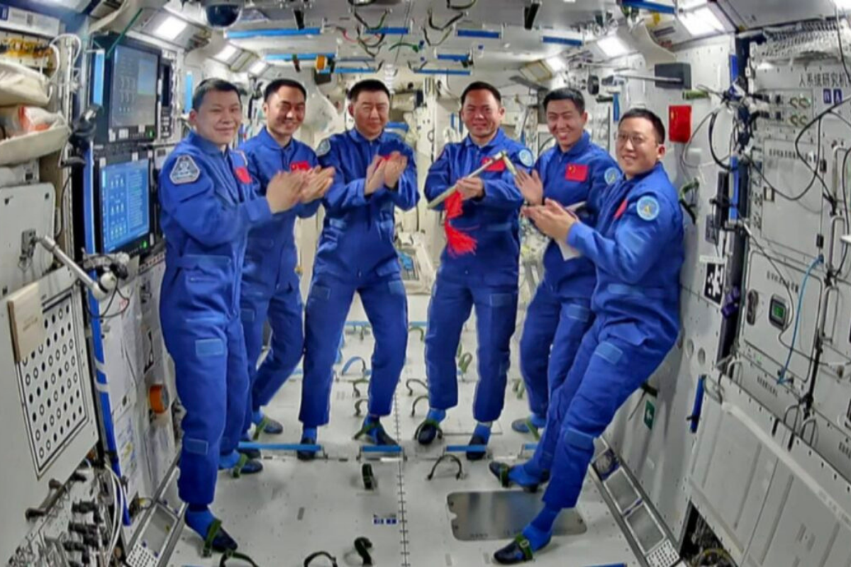 Les astronautes chinois rentrent enfin sur Terre après une attente causée par des débris spatiaux