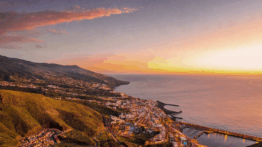 Se baigner en décembre aux Canaries l'île volcanique qui réchauffe l'hiver européen