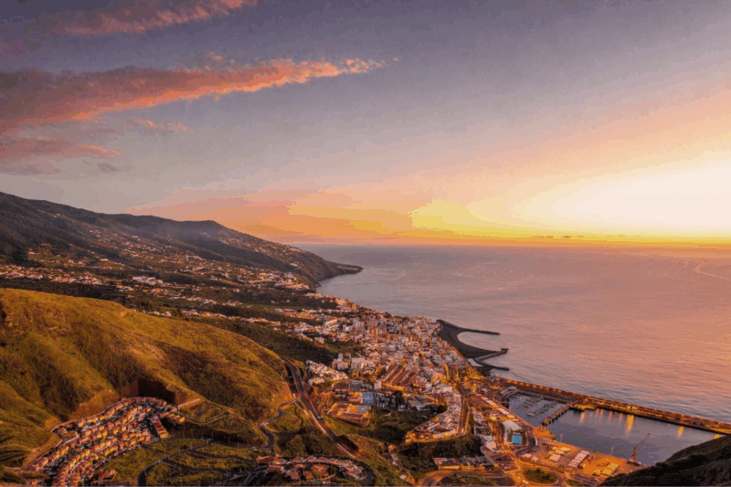 Se baigner en décembre aux Canaries l'île volcanique qui réchauffe l'hiver européen