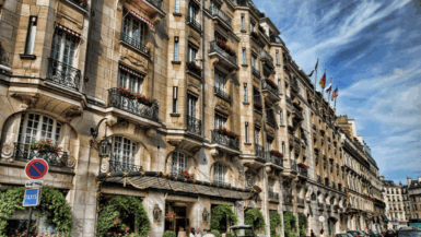 Un palace parisien du Faubourg Saint-Honoré élu parmi les meilleurs hôtels de luxe mondiaux