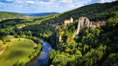Un village médiéval caché en Aveyron révèle un secret envoûtant cet automne 1