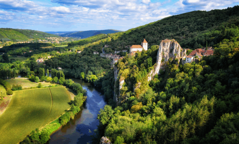 Un village médiéval caché en Aveyron révèle un secret envoûtant cet automne 1