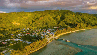 Une île de Polynésie française émerveille par ses paysages et ses visiteurs marins inattendus