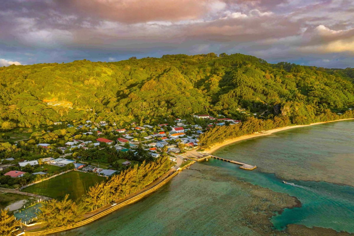 Une île de Polynésie française émerveille par ses paysages et ses visiteurs marins inattendus