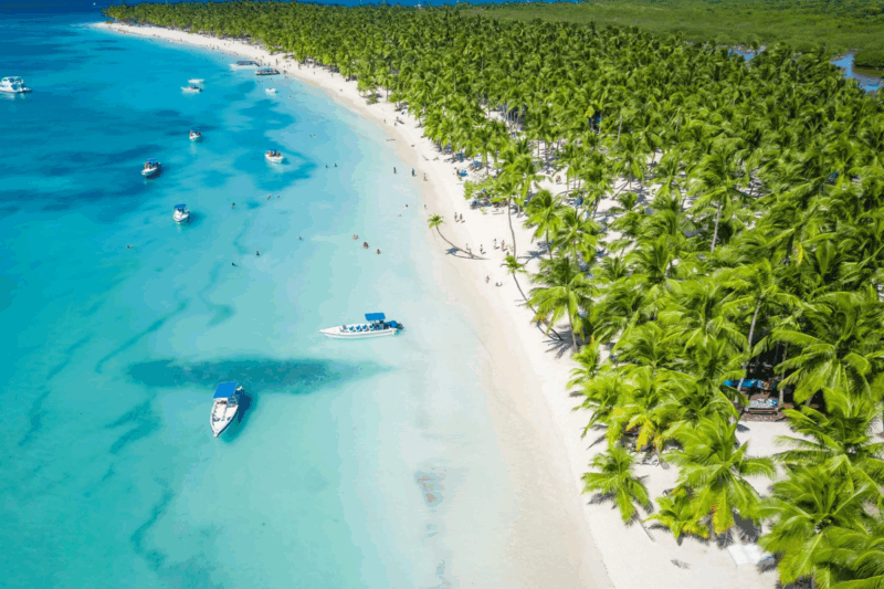 Une île dominicaine dévoile ses plages intactes, trésors cachés du paradis tropical