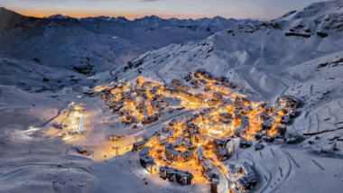 Une station de ski en Savoie ouvre ses pistes en avance et brille par ses sept distinctions de meilleure station