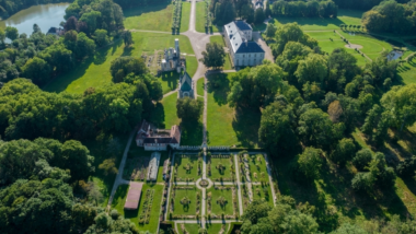Un domaine médiéval à une heure de Paris dévoile ses trésors artistiques et un jardin qui aurait inspiré Rousseau
