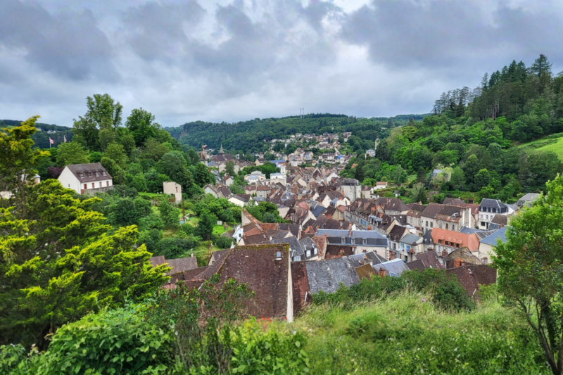 Un village secret en France offre une beauté époustouflante à un prix incroyable