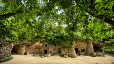 Un village troglodytique à trois heures de Paris révèle l'ingéniosité médiévale dans la roche