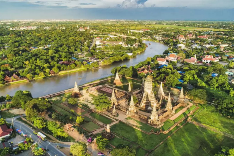Une route en Tha&iuml;lande d&eacute;voile les tr&eacute;sors cach&eacute;s des anciennes cit&eacute;s du Siam