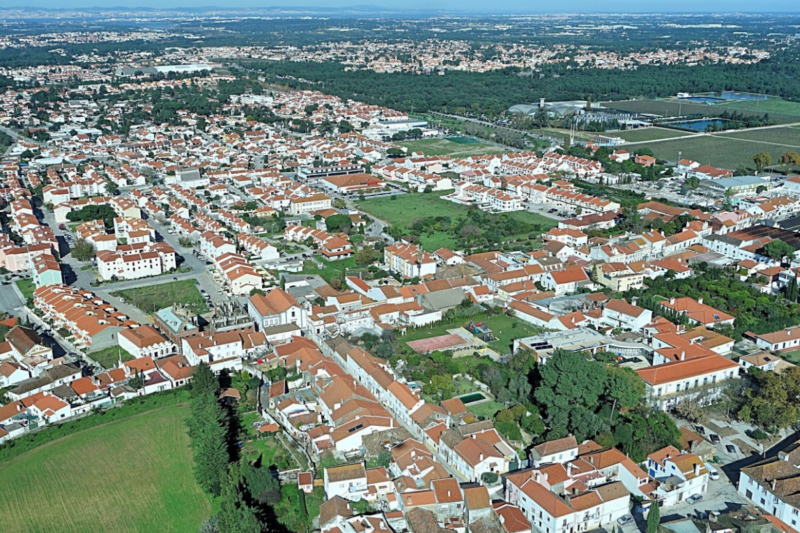 Ce village portugais cach&eacute; &eacute;merveille les voyageurs avec ses plages secr&egrave;tes et son charme unique