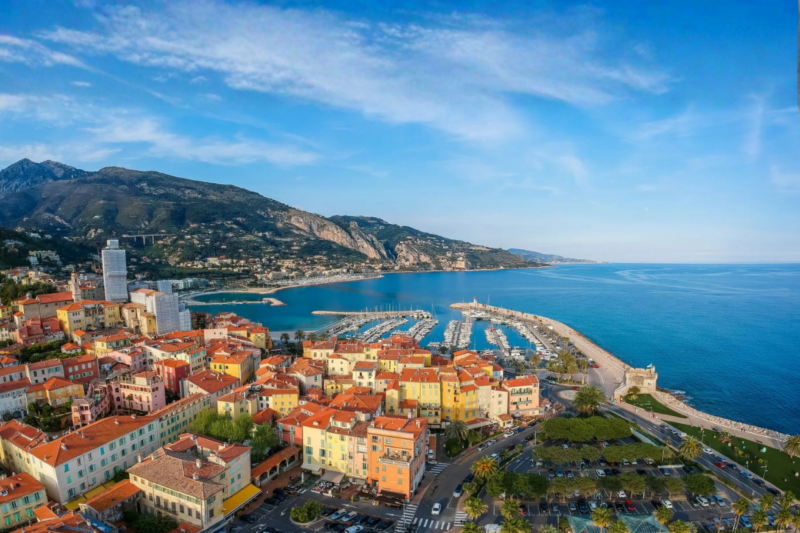 Cette ville secr&egrave;te de la C&ocirc;te d'Azur devient l'&eacute;vasion id&eacute;ale loin des pistes enneig&eacute;es