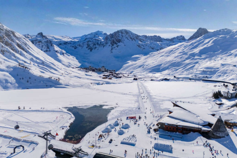Plongée sous la glace dans les Alpes françaises, une aventure inédite après le ski