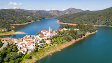 Un village caché au cœur d'un fleuve portugais émerveille par son mystère enchanteur