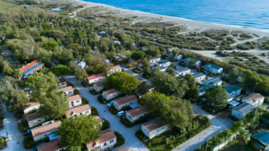Ce camping caché en bord de mer promet des vacances inoubliables loin des foules