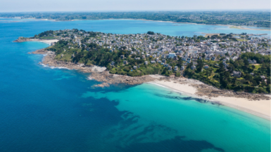 Ce village breton cache un secret incroyable qui attire plus de visiteurs que Paris