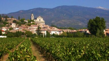 Ce village caché en France devient la star d'Airbnb et promet un week-end inoubliable