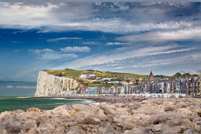Ce village fran&ccedil;ais cach&eacute; &eacute;merveille le monde entier et devient la destination de r&ecirc;ve pour 2026