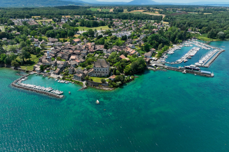 Ce village m&eacute;di&eacute;val cach&eacute; surpasse Annecy et promet une &eacute;vasion inoubliable