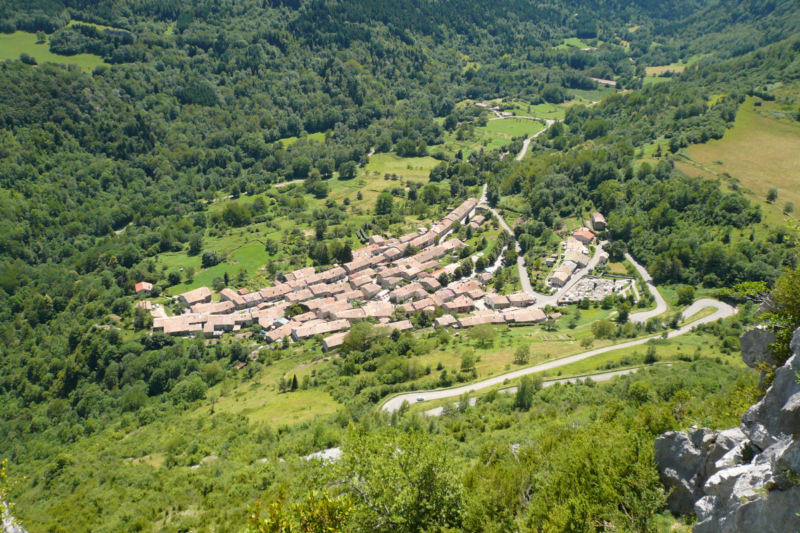 Ce village secret d'Ariège émerveille par sa beauté naturelle, un trésor caché à découvrir
