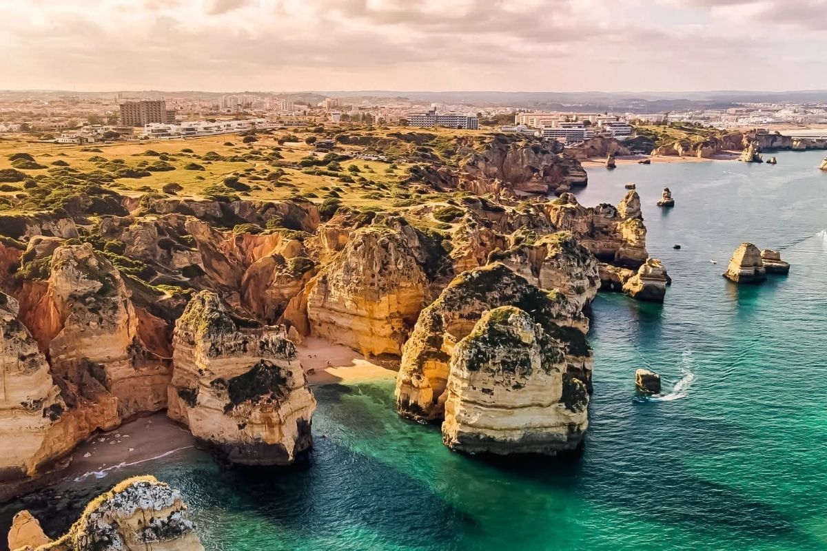 D&eacute;couvrez le paradis cach&eacute; &agrave; 2h30 de Paris &eacute;lu meilleur au monde pour ses plages dor&eacute;es