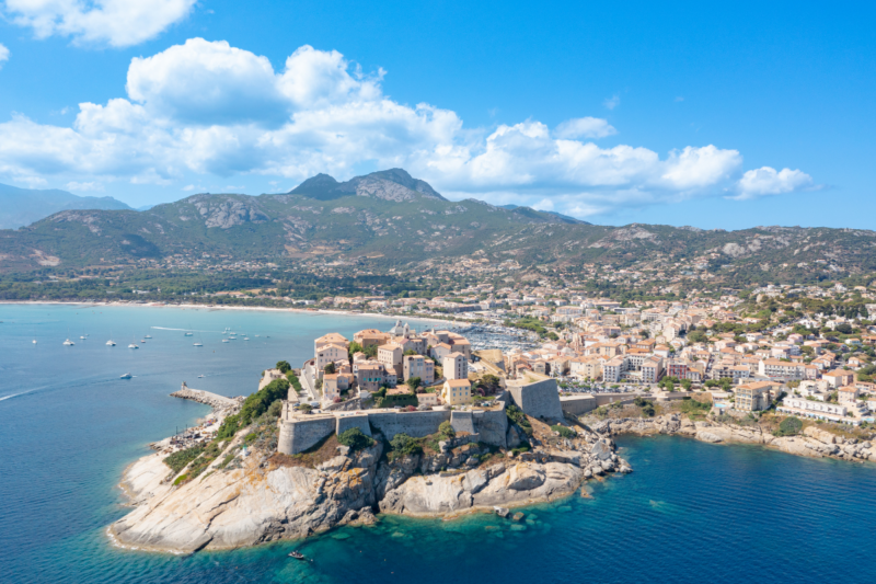D&eacute;couvrez le secret cach&eacute; de cette ville corse qui &eacute;merveille les voyageurs en 2026