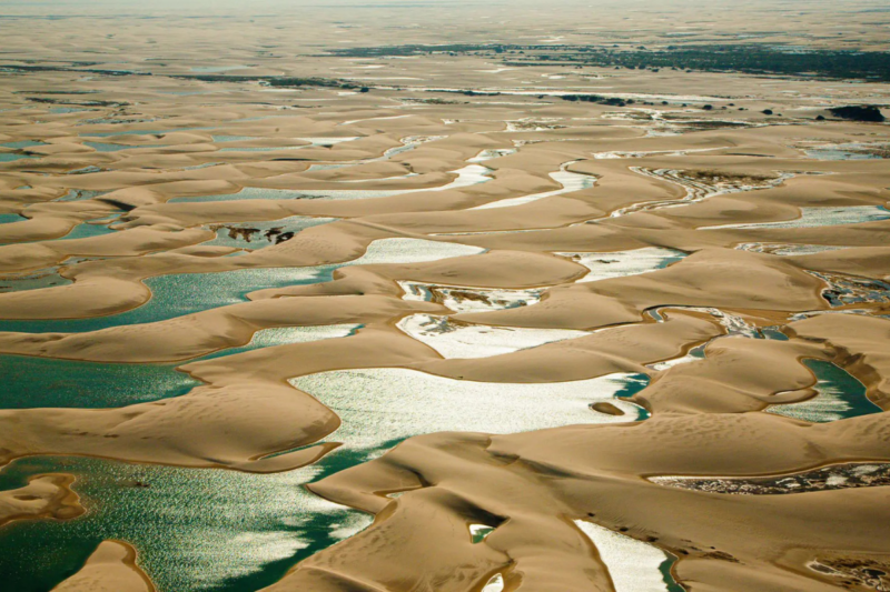 Un d&eacute;sert br&eacute;silien r&eacute;v&egrave;le ses lagunes turquoise, un spectacle naturel &agrave; couper le souffle