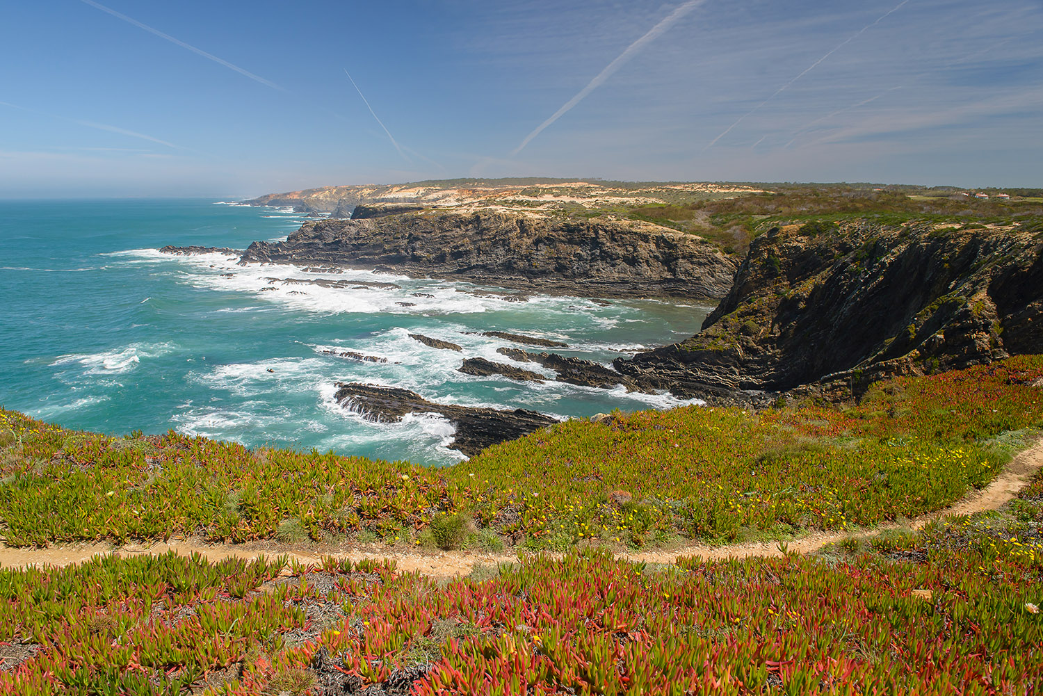 Un parc portugais r&eacute;v&egrave;le des falaises majestueuses, tr&eacute;sors cach&eacute;s de l'Europe