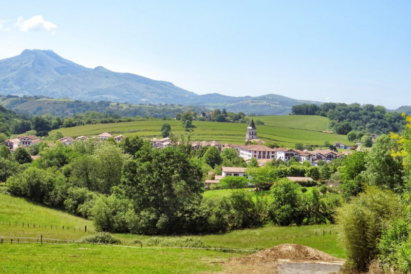 Ce village basque caché émerveille par sa beauté envoûtante et ses secrets bien gardés