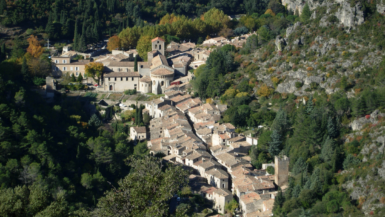 Ce village secret de l'Hérault émerveille par ses falaises et sa nature sauvage à couper le souffle