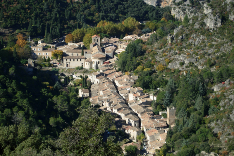 Ce village secret de l'Hérault émerveille par ses falaises et sa nature sauvage à couper le souffle