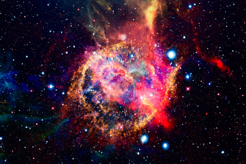 Le t&eacute;lescope James Webb r&eacute;v&egrave;le des merveilles cach&eacute;es dans la pouponni&egrave;re stellaire W51