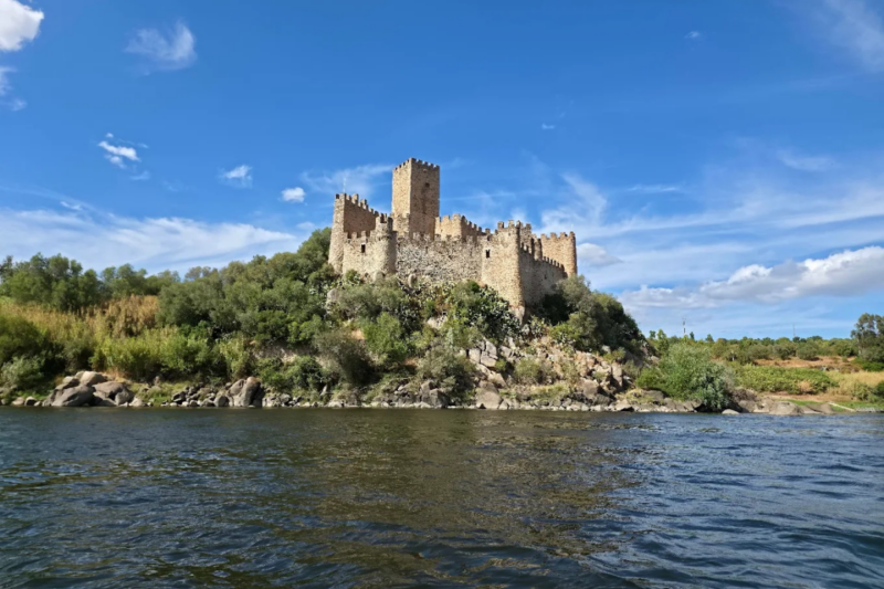 Un ch&acirc;teau m&eacute;di&eacute;val au Portugal r&eacute;v&egrave;le son pass&eacute; de refuge pour les chevaliers templiers