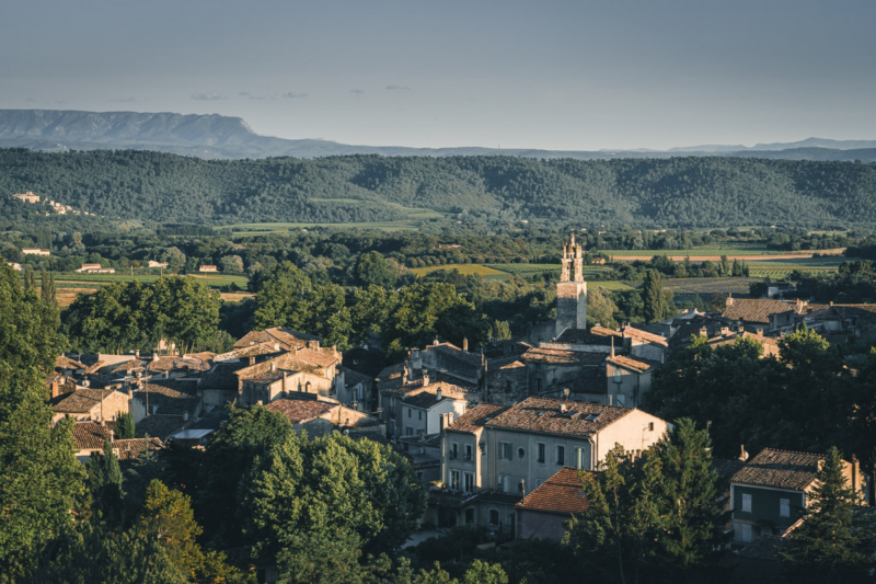 Ce village cach&eacute; du Vaucluse &eacute;merveille par son charme proven&ccedil;al intemporel et secret
