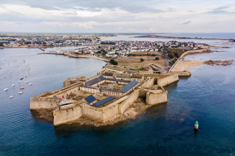 Cette commune bretonne cache un secret qui pourrait bien changer votre vie